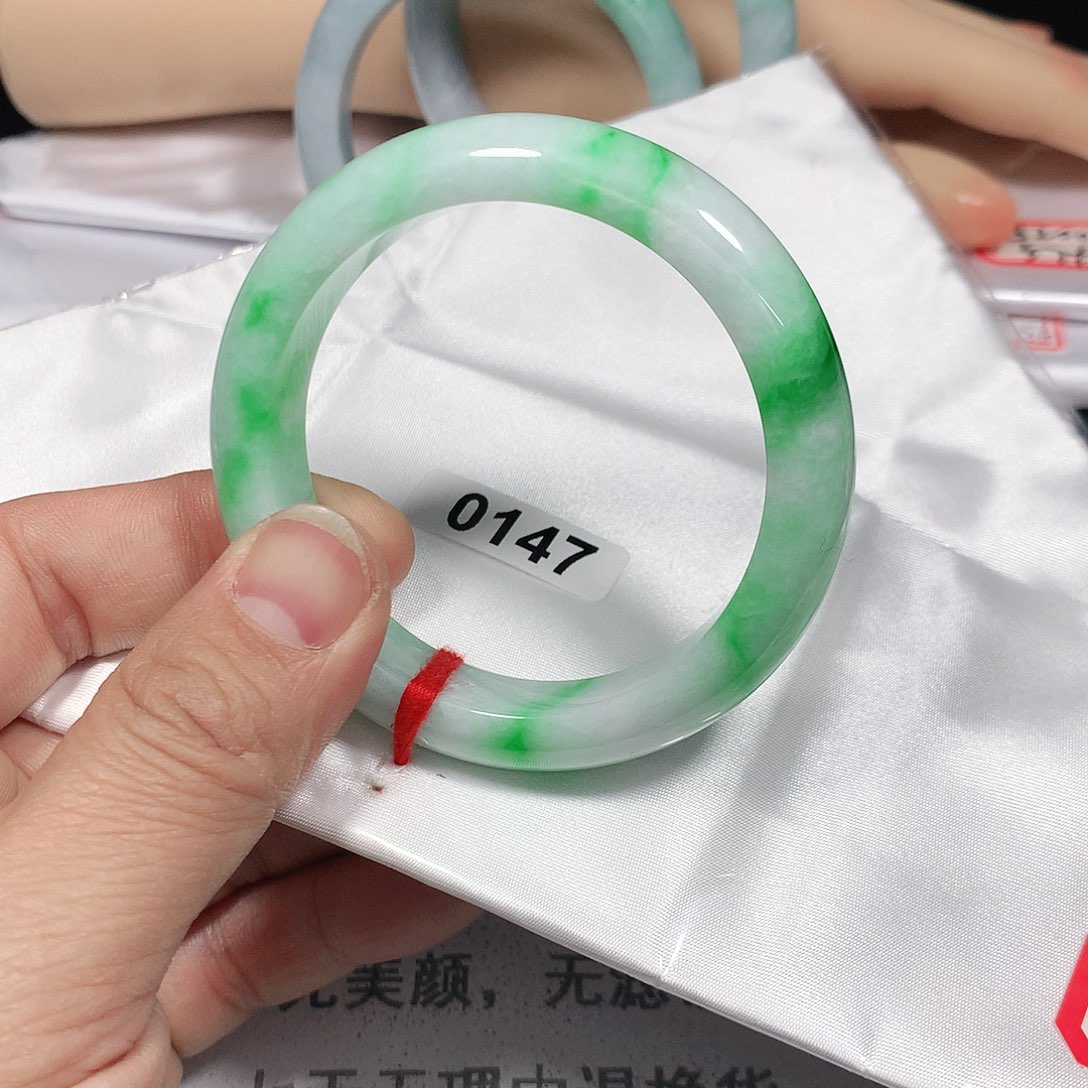 翡翠手镯未镶嵌天然缅甸翡翠手镯A货