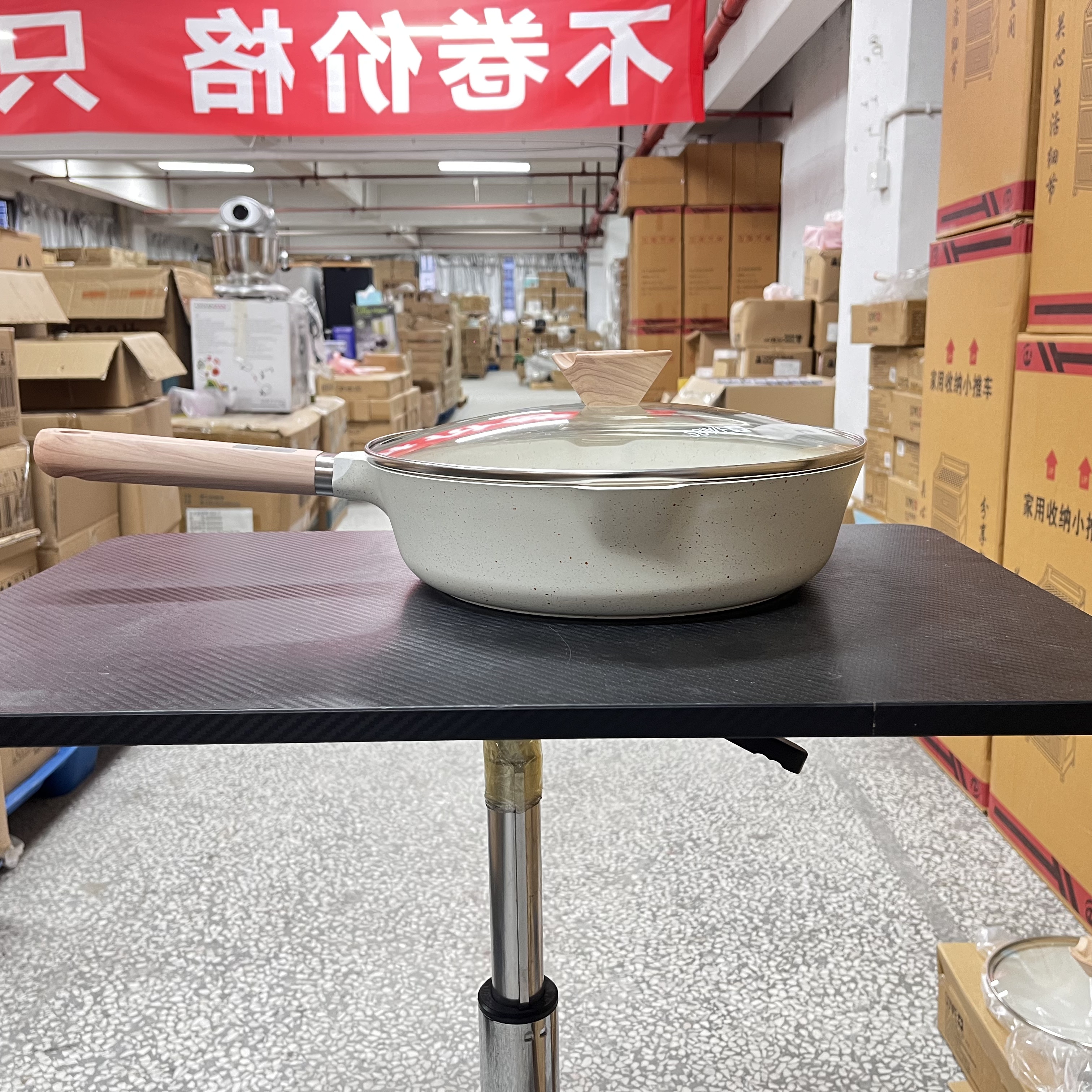 SW  28CM  小白 火山岩煎炒锅