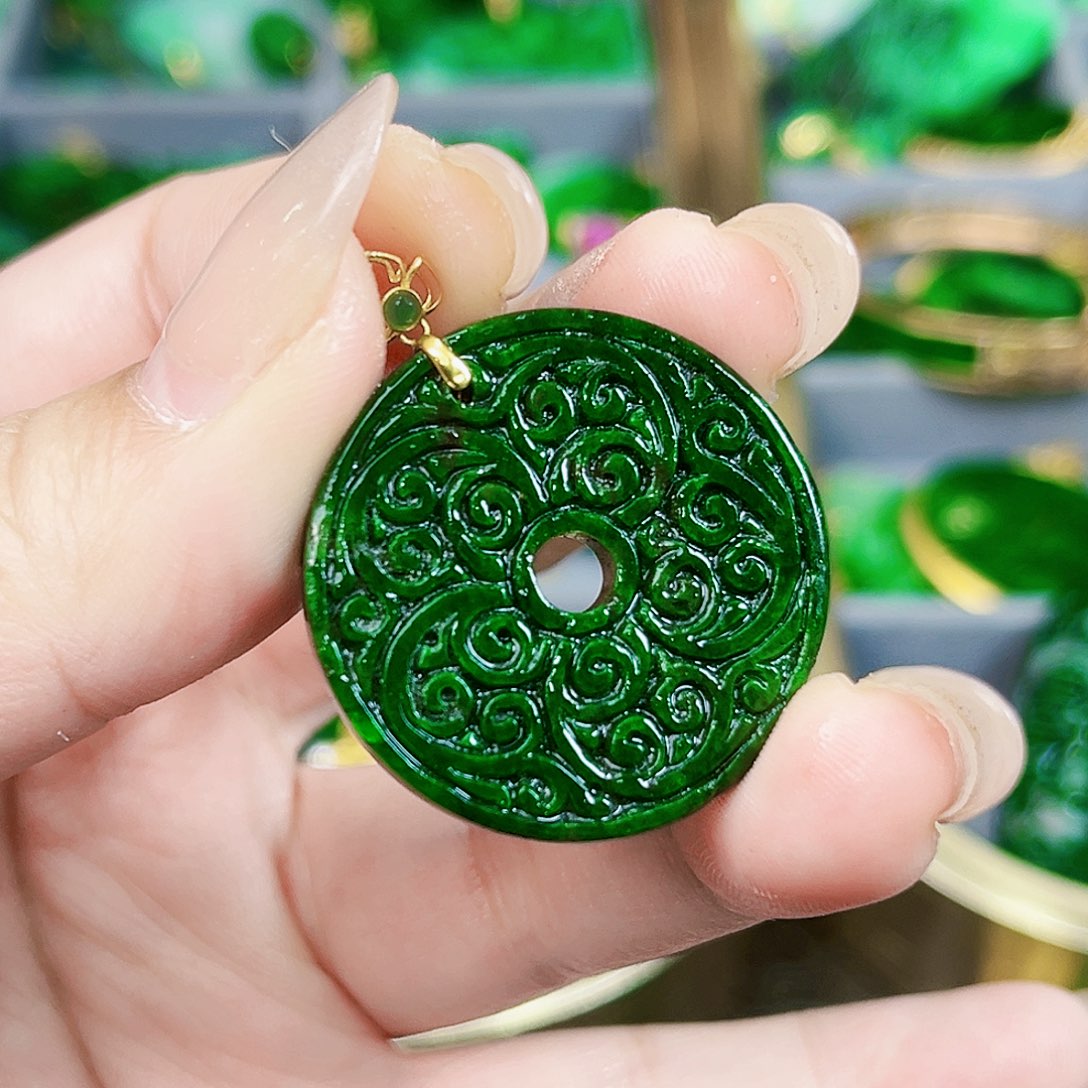 翡翠颈饰18K金镶嵌吊坠