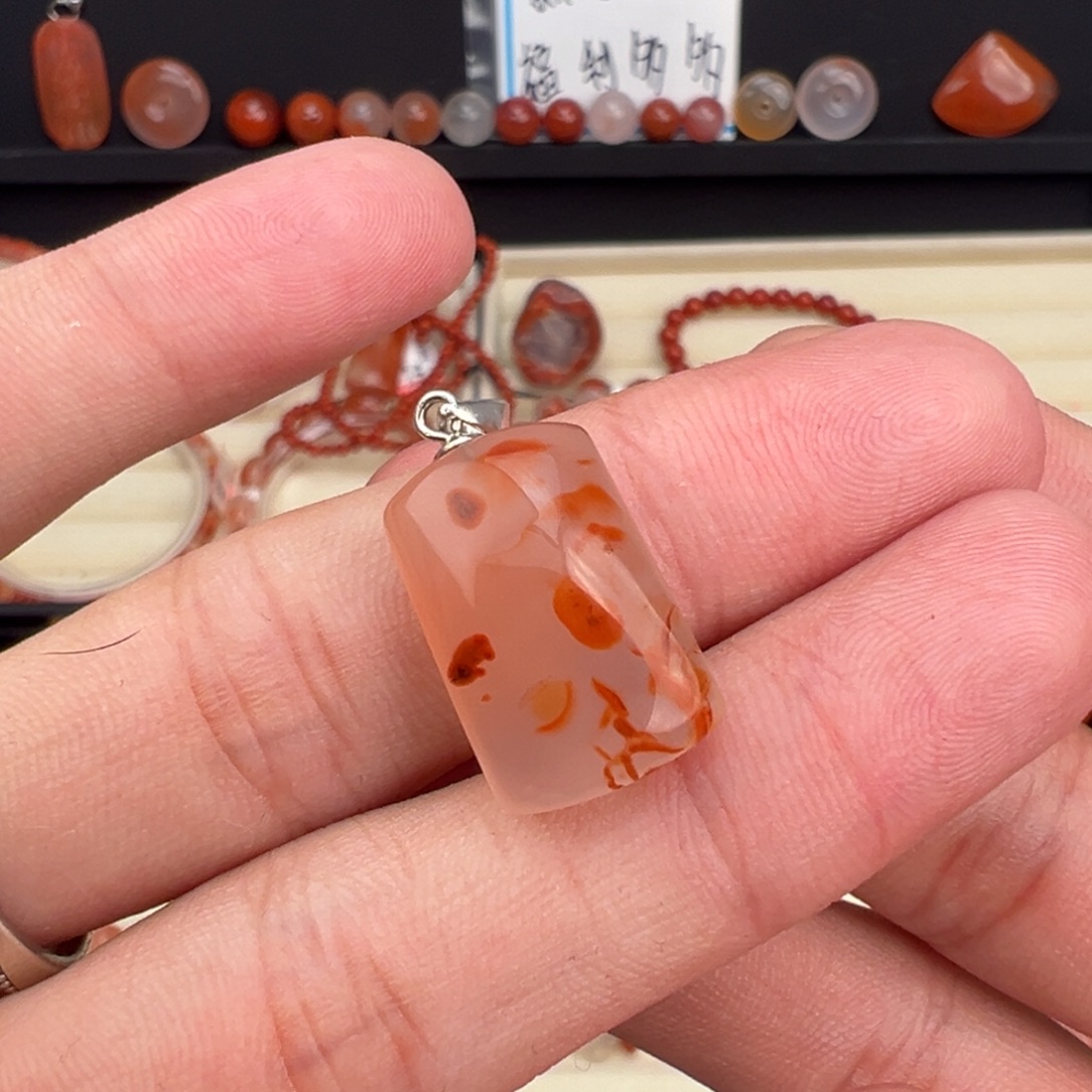 南红玛瑙未镶嵌川料无事牌