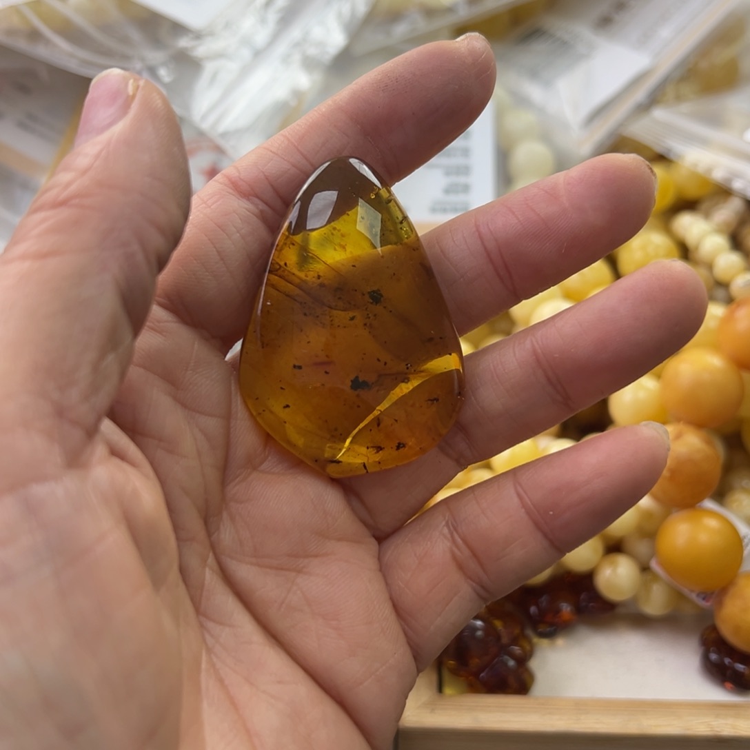 琥珀珠宝奇石未镶嵌