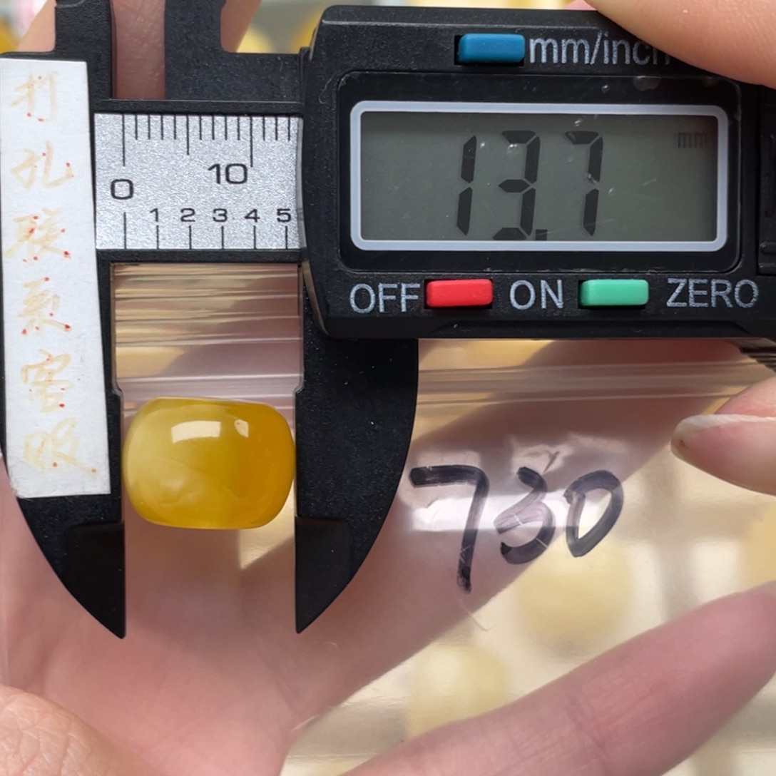 蜜蜡裸石未镶嵌蜜蜡