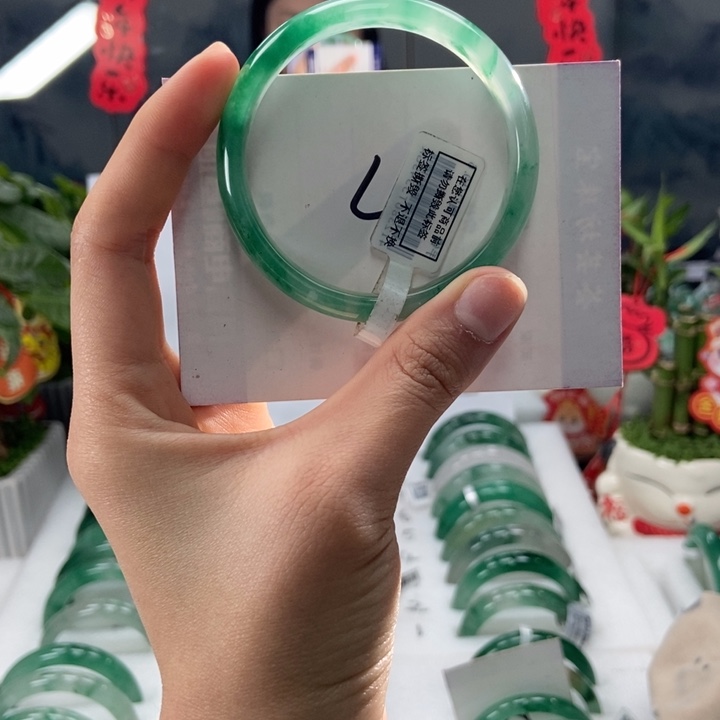 石英质玉手镯未镶嵌天然A货非洲翠手镯