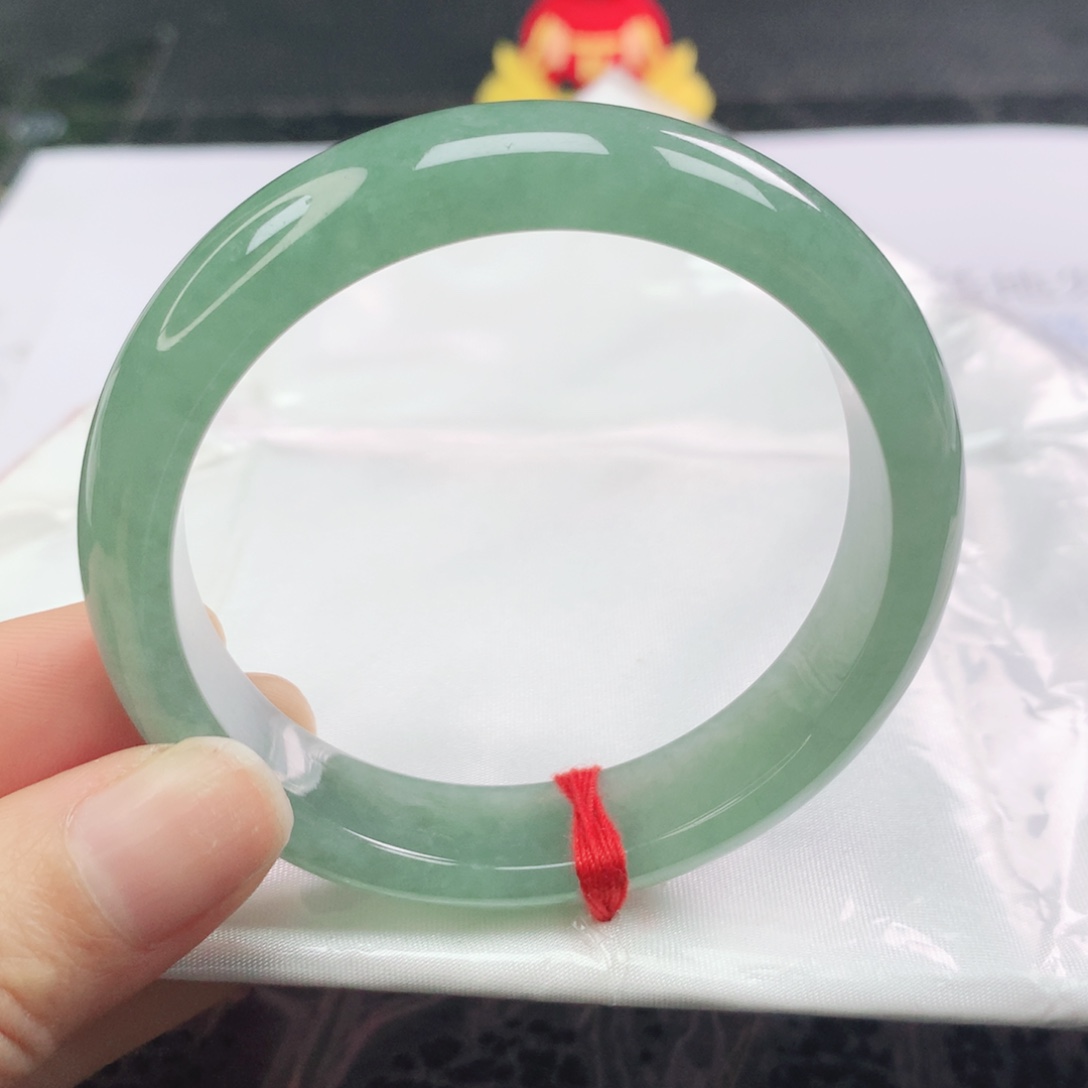 翡翠未镶嵌手镯正