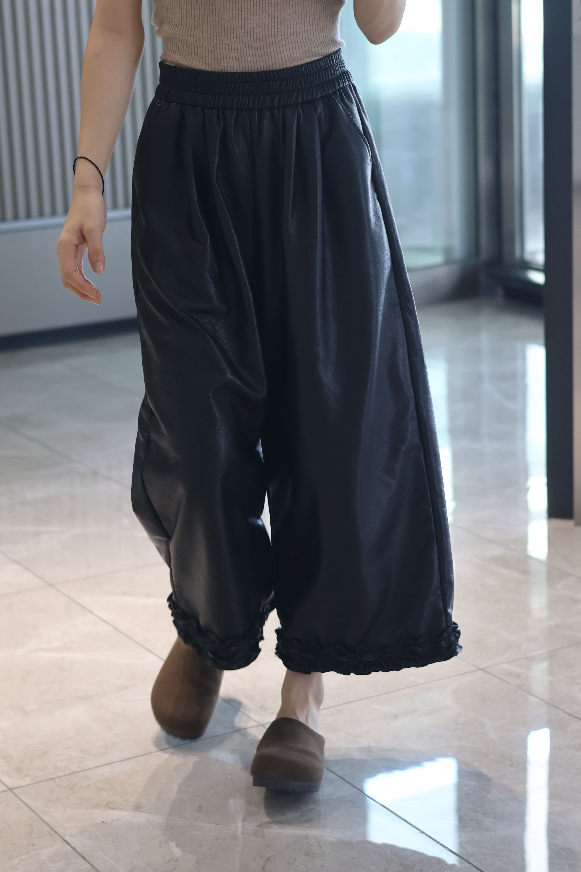 【海宁正品】木耳边花边阔腿皮裤>女春九分裤显瘦垂感宽松阔腿裤