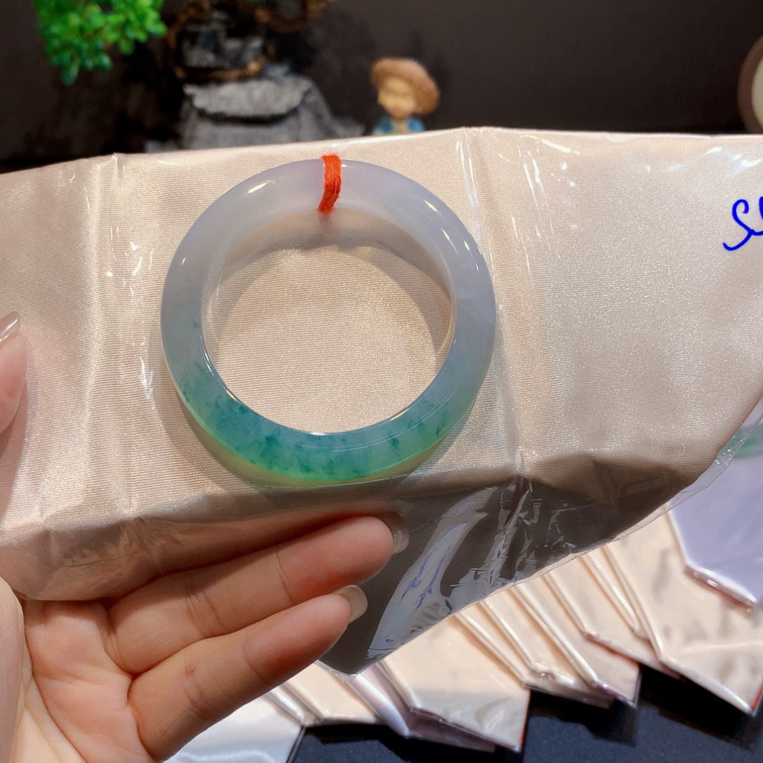 翡翠未镶嵌手镯翡翠手镯