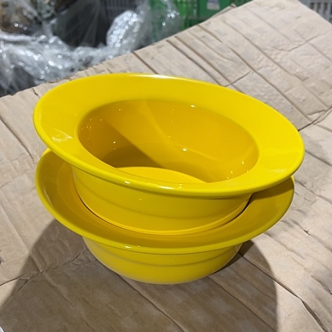 微瑕，不能明火，口径13高7，2个黄色