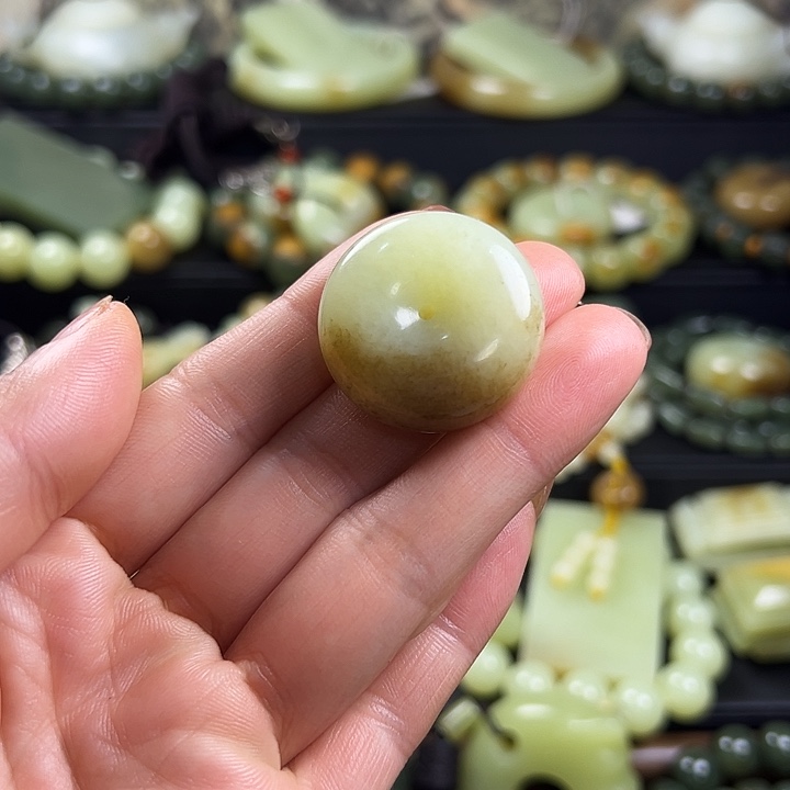 岫岩老玉（透闪石质玉）未镶嵌颈饰