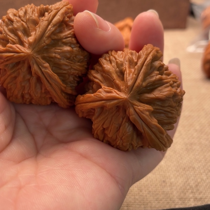 国***双核桃白狮子42核桃