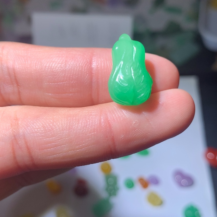 往***矣翡翠未镶嵌颈饰挂件