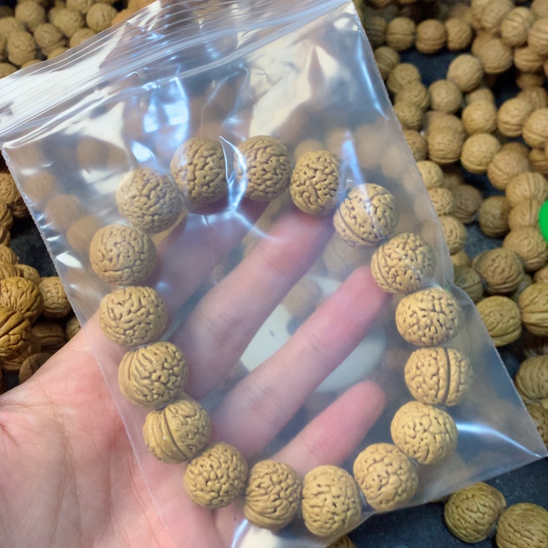 吊坠桃核稳****?桃核龙珠