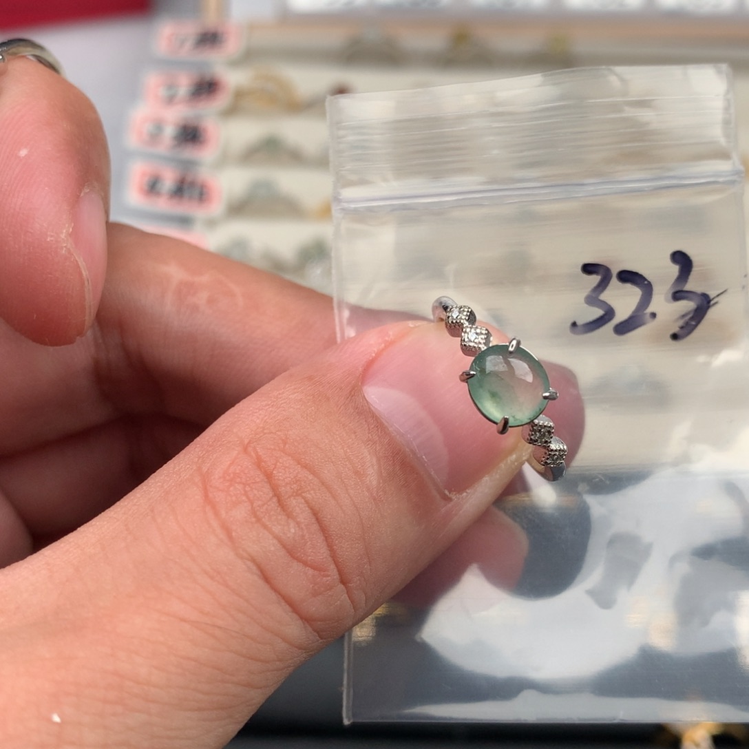 翡翠未镶嵌戒圈323