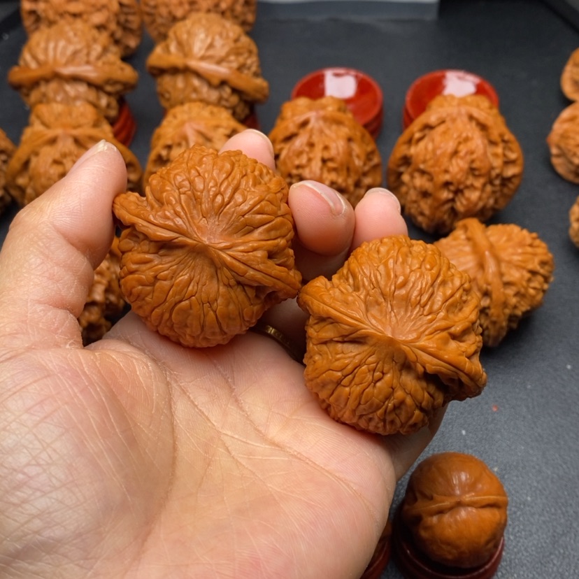 【闪购商品】文玩核桃把件?**니核桃