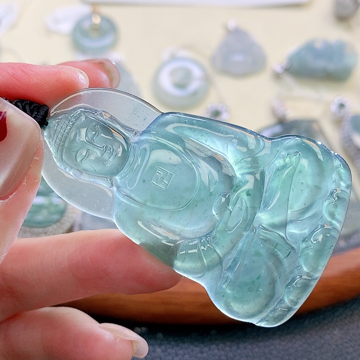 翡翠颈饰未镶嵌翡翠