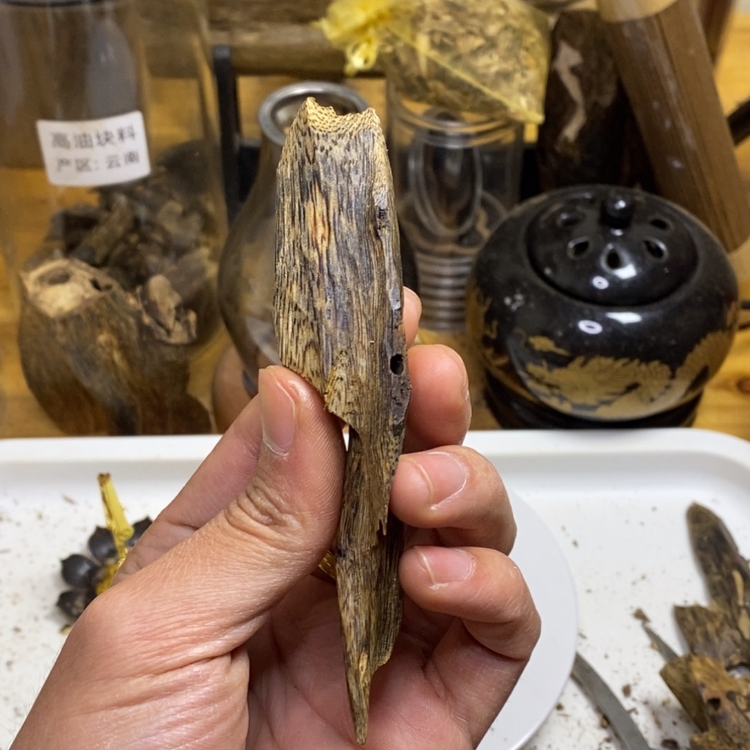 招***࿐沉香高油香薰天然乌身10克