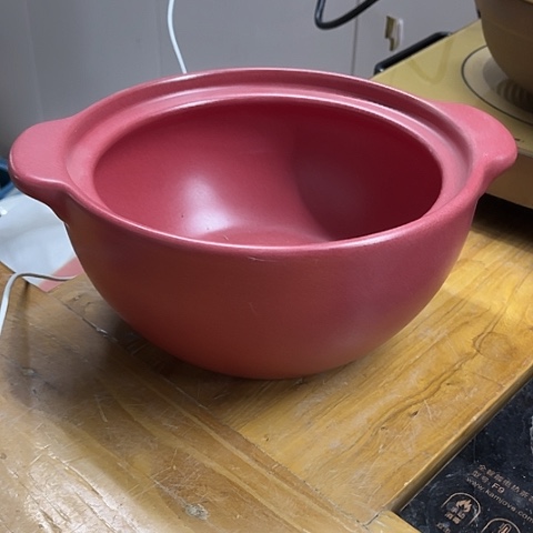 微瑕，明火，口径22，高10红色2L无盖