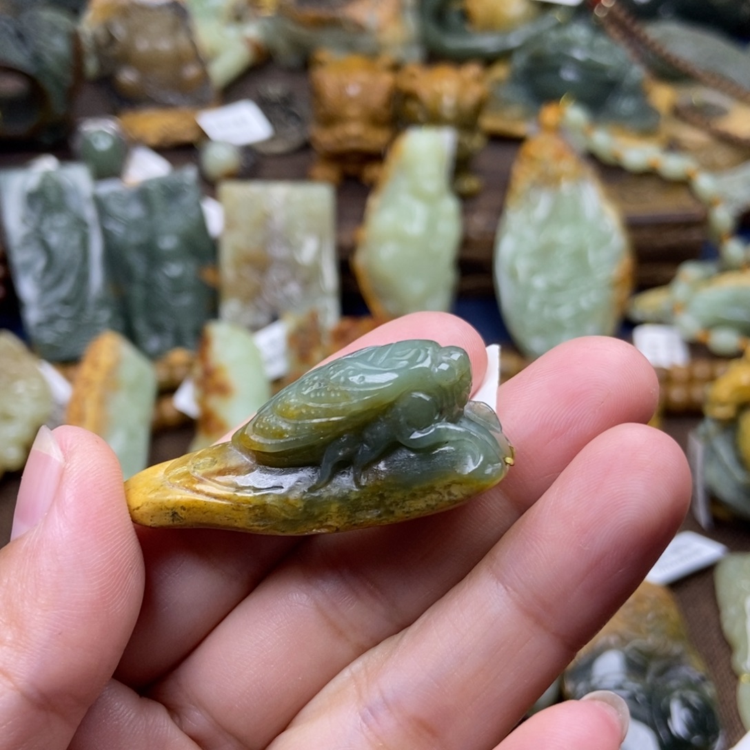 未镶嵌岫岩河磨玉（透闪石质玉）珠宝奇石