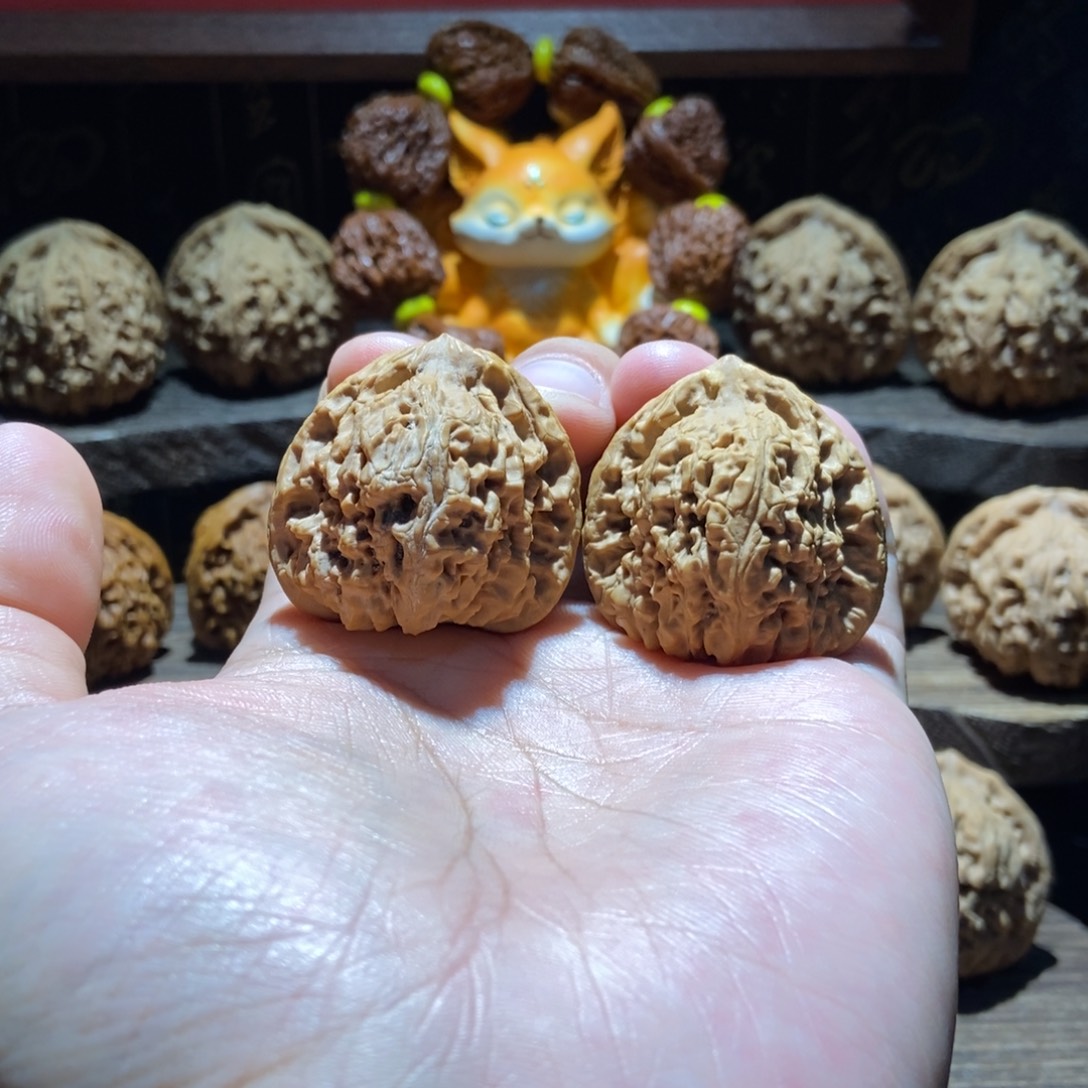 L***o文玩核桃把件涿鹿南将石