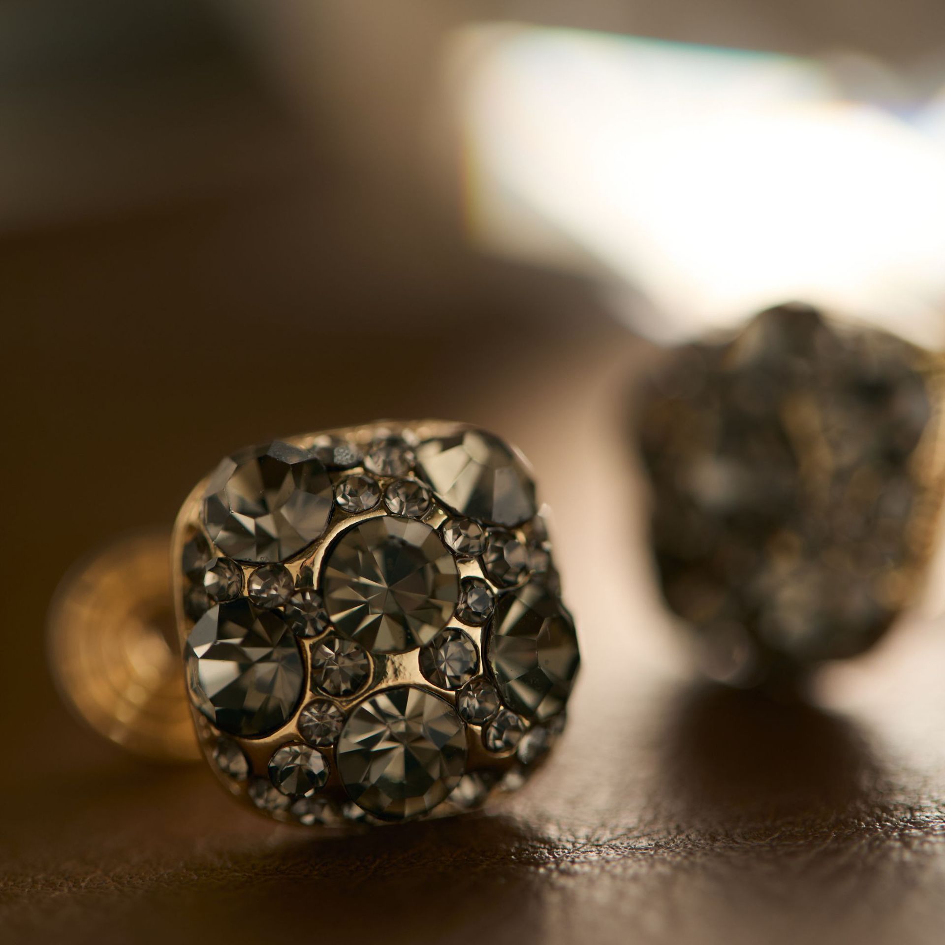 铜合金耳饰 轻奢锆石耳夹蚊香盘耳夹女无耳洞耳饰满钻爆闪耳饰秋