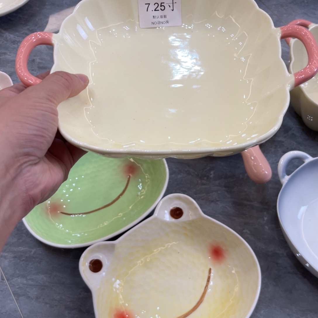 陶瓷微瑕餐具介意勿拍，满18飞！