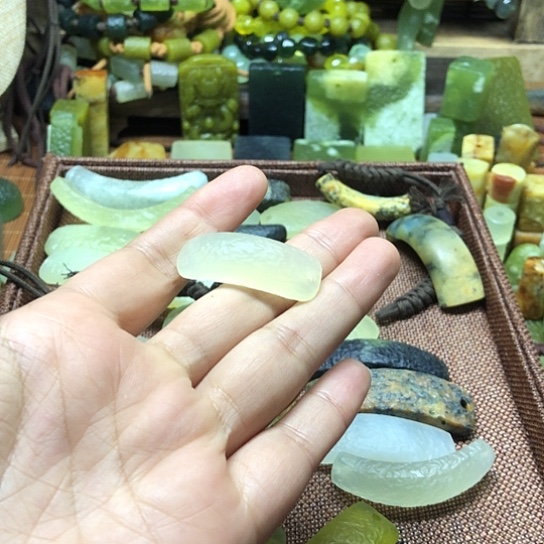 未镶嵌岫玉吊坠梨*酸