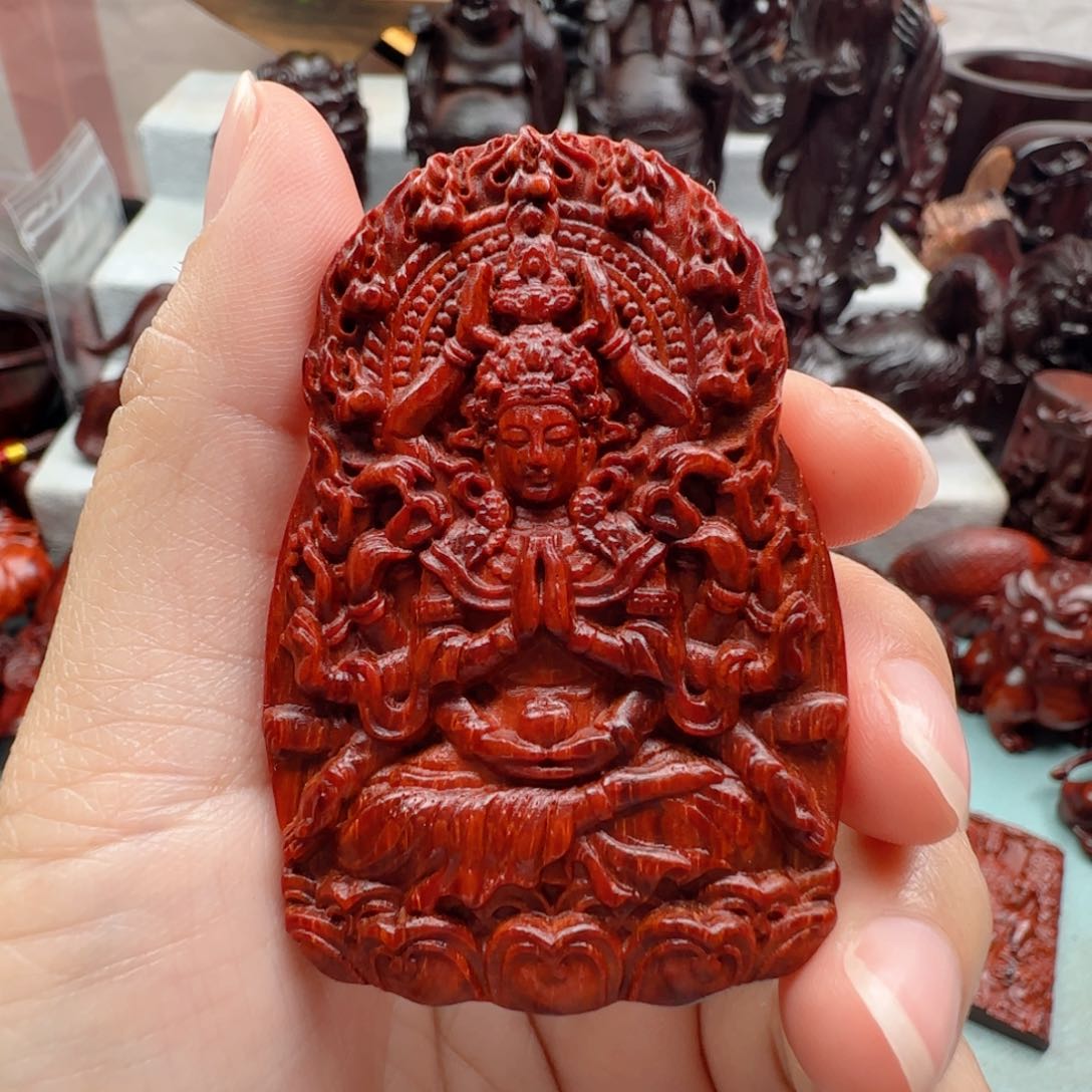 小叶紫檀把件千手观音