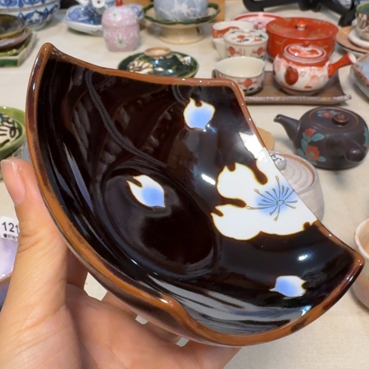 盘子上的小疙瘩也是一