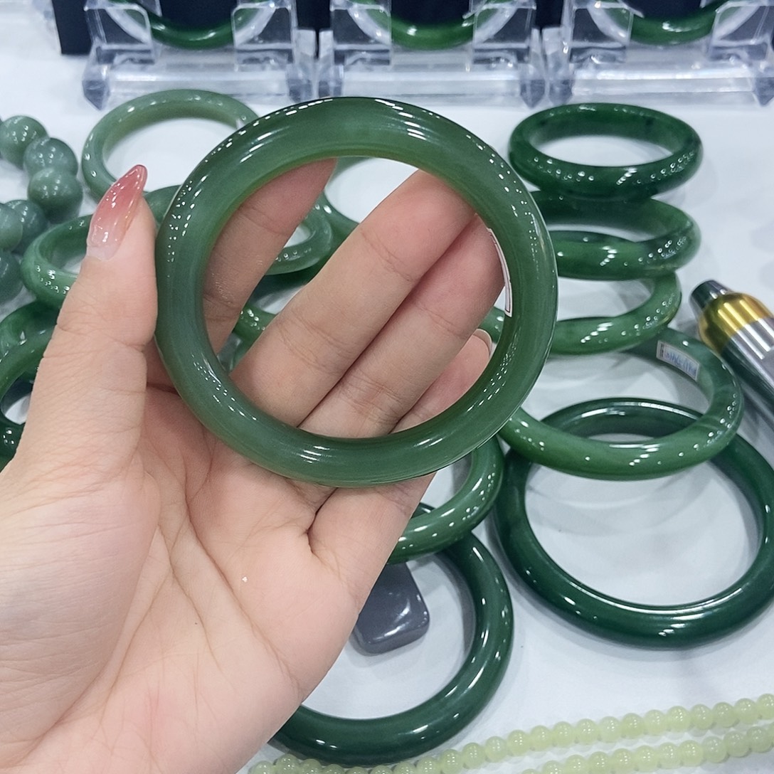 和田玉（碧玉）未镶嵌手镯