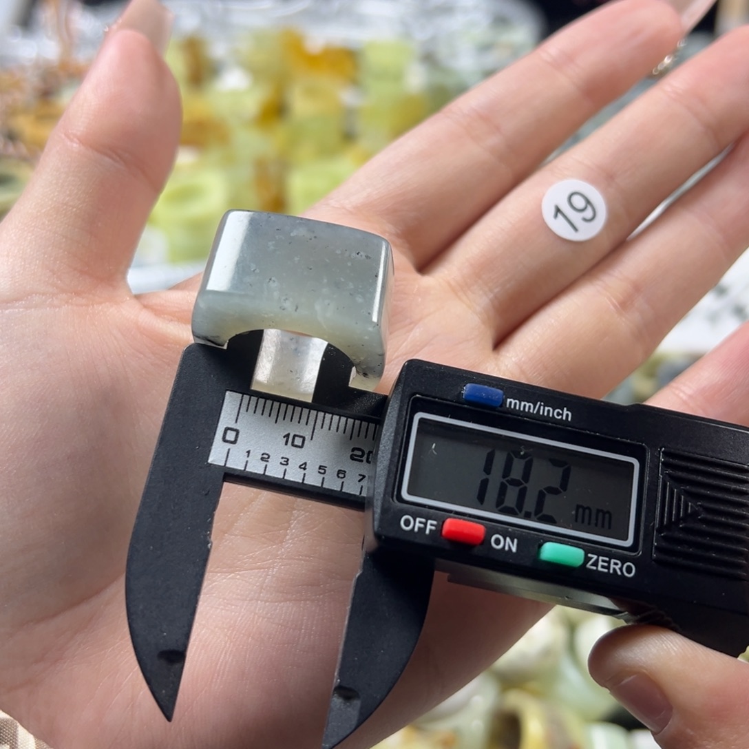 蛇纹石玉未镶嵌戒指