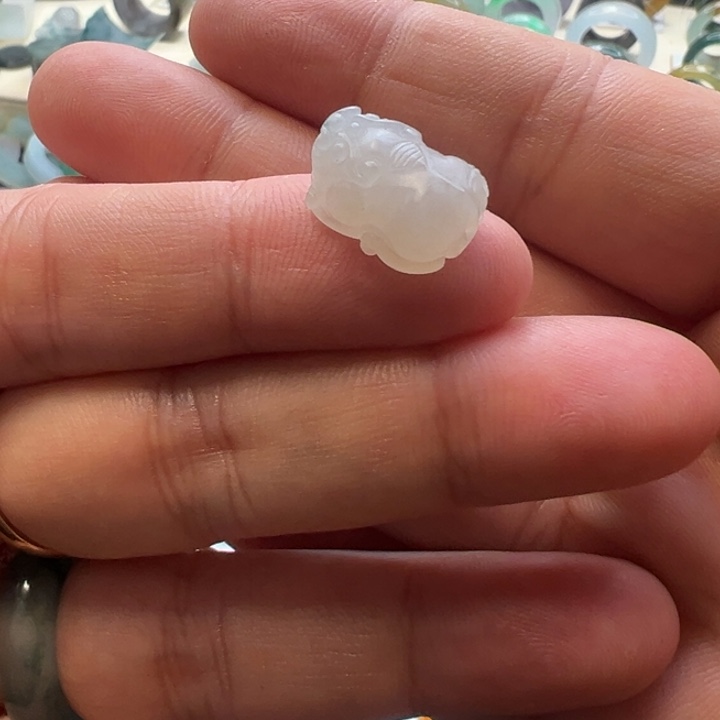 定制翡翠未镶嵌翡翠雕刻貔貅