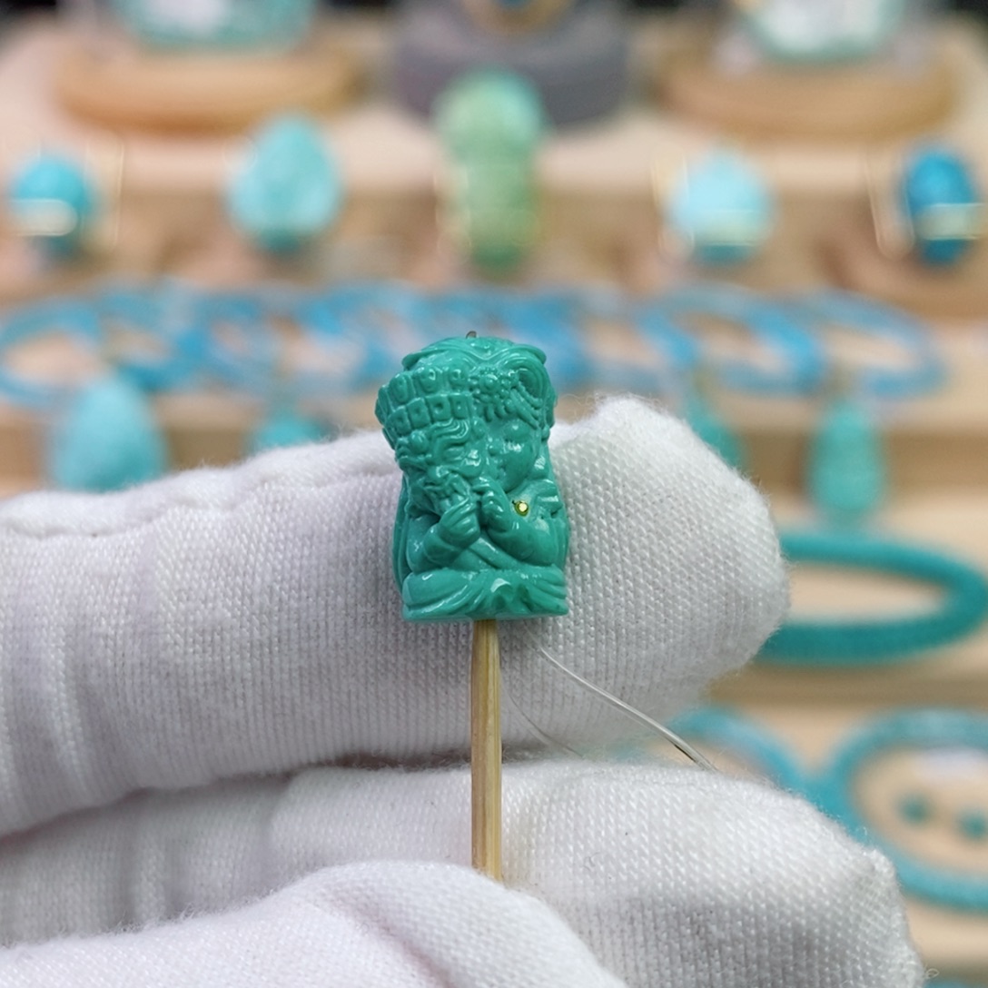 绿松石未镶嵌珠宝奇石