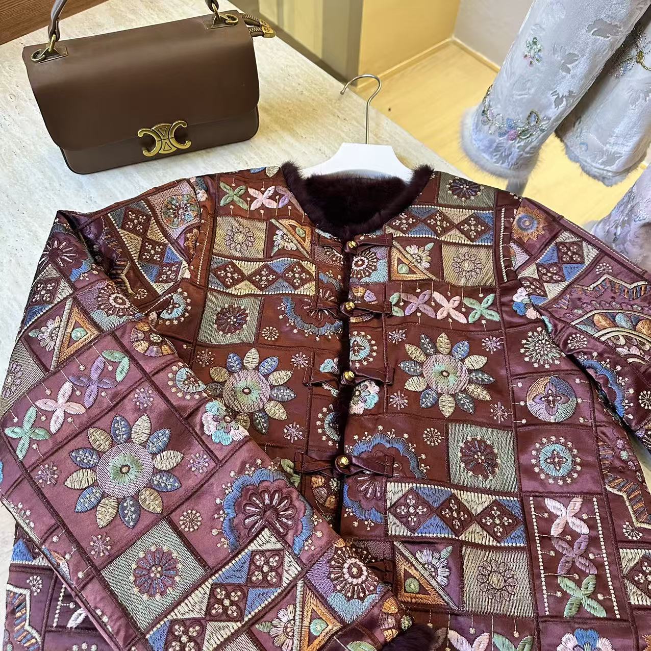 【花庭红云】新中式织金工艺金丝绣女士冬季显白温柔贵气兔yc1006