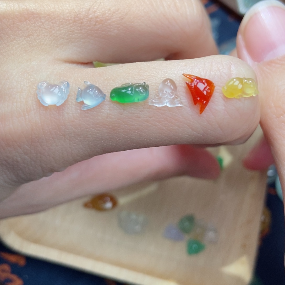 翡翠颈饰未镶嵌翡翠