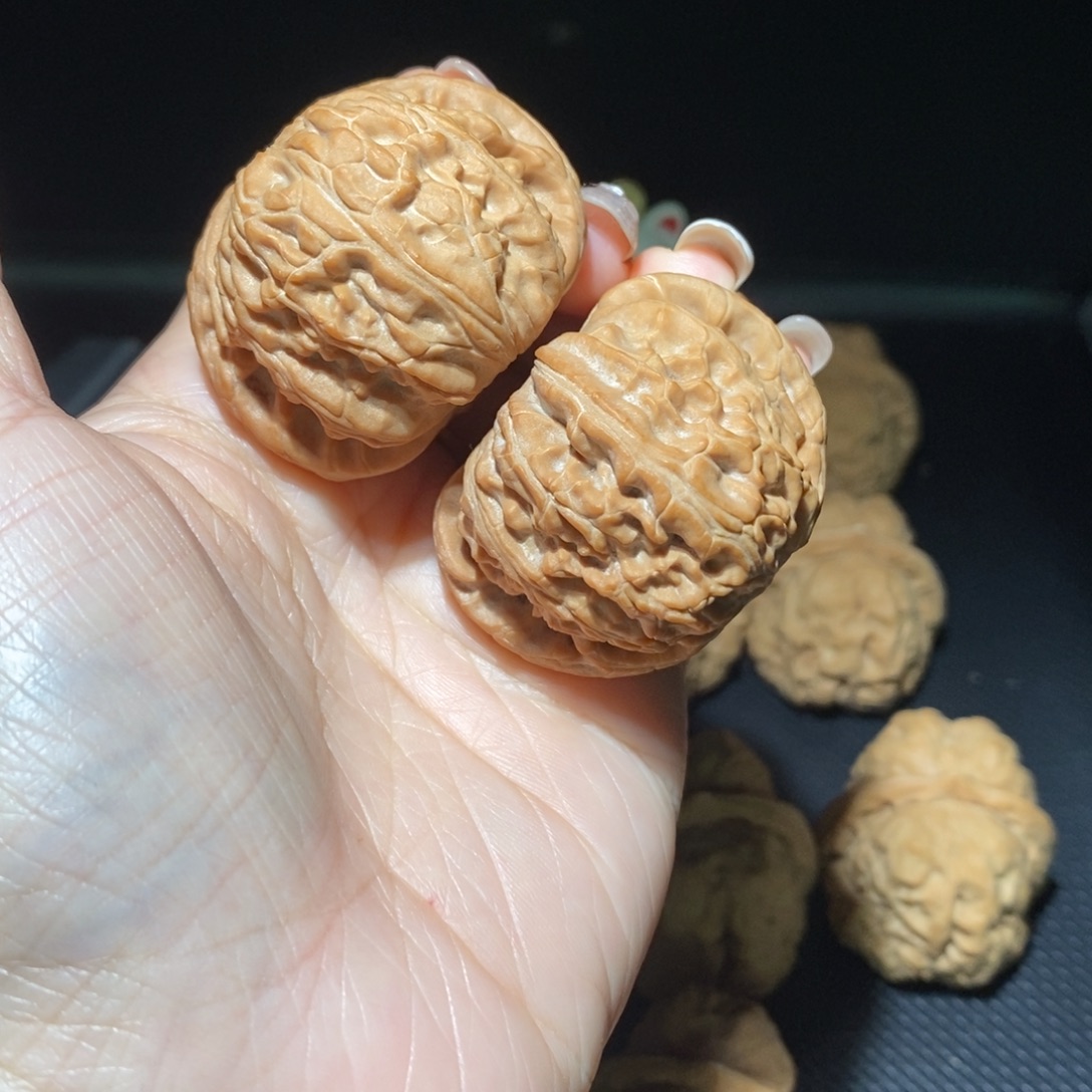 এ***༊文玩核桃吊坠白狮子