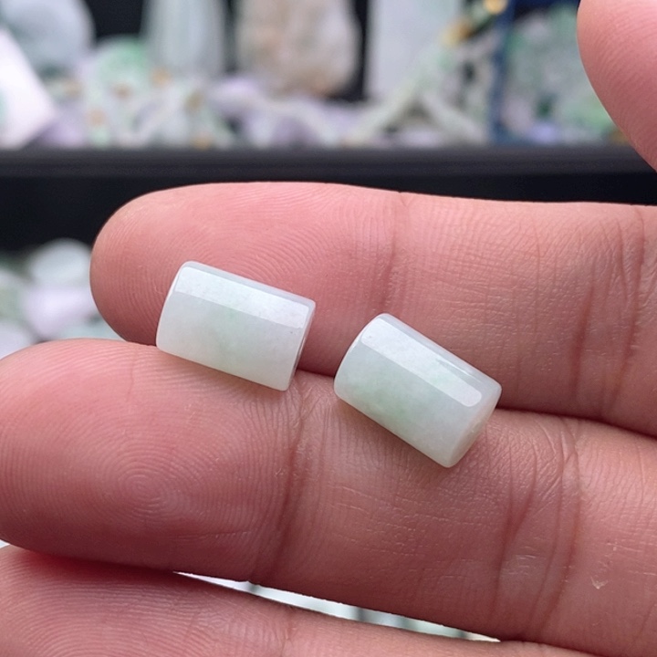 对***…翡翠未镶嵌吊坠(不含链)