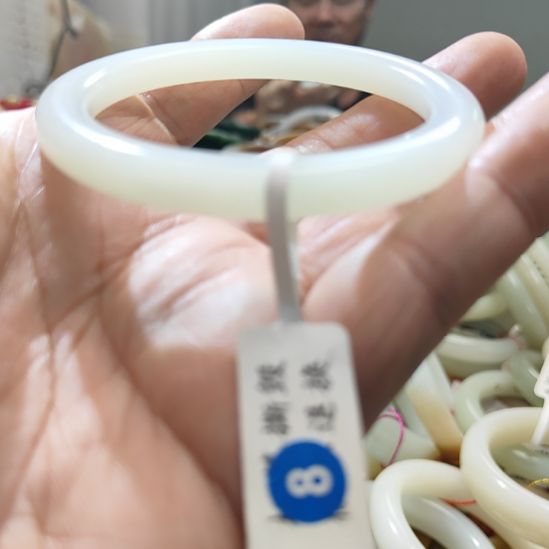 山***雨和田玉未镶嵌手镯