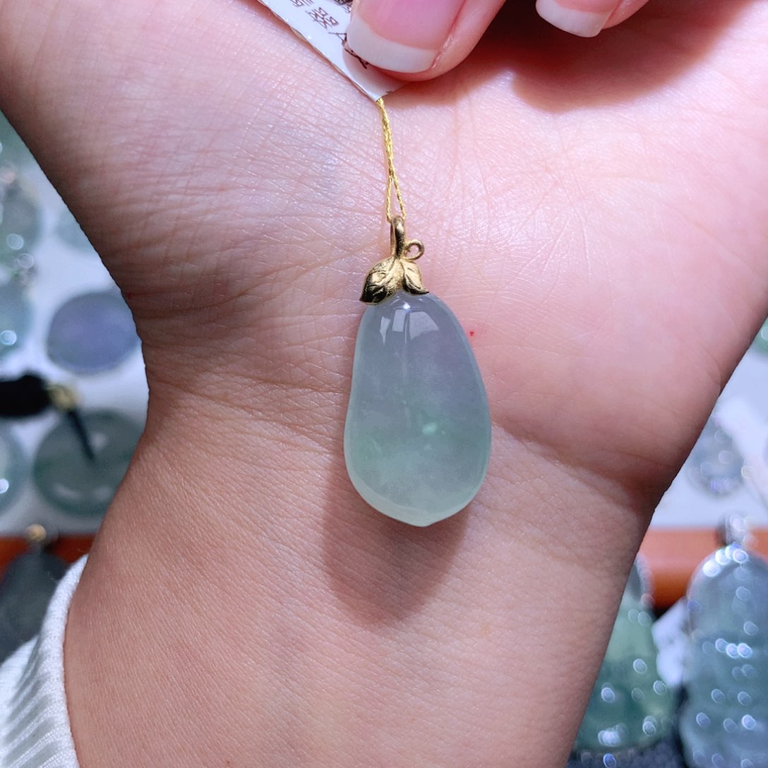 翡翠18K金镶嵌颈饰福瓜