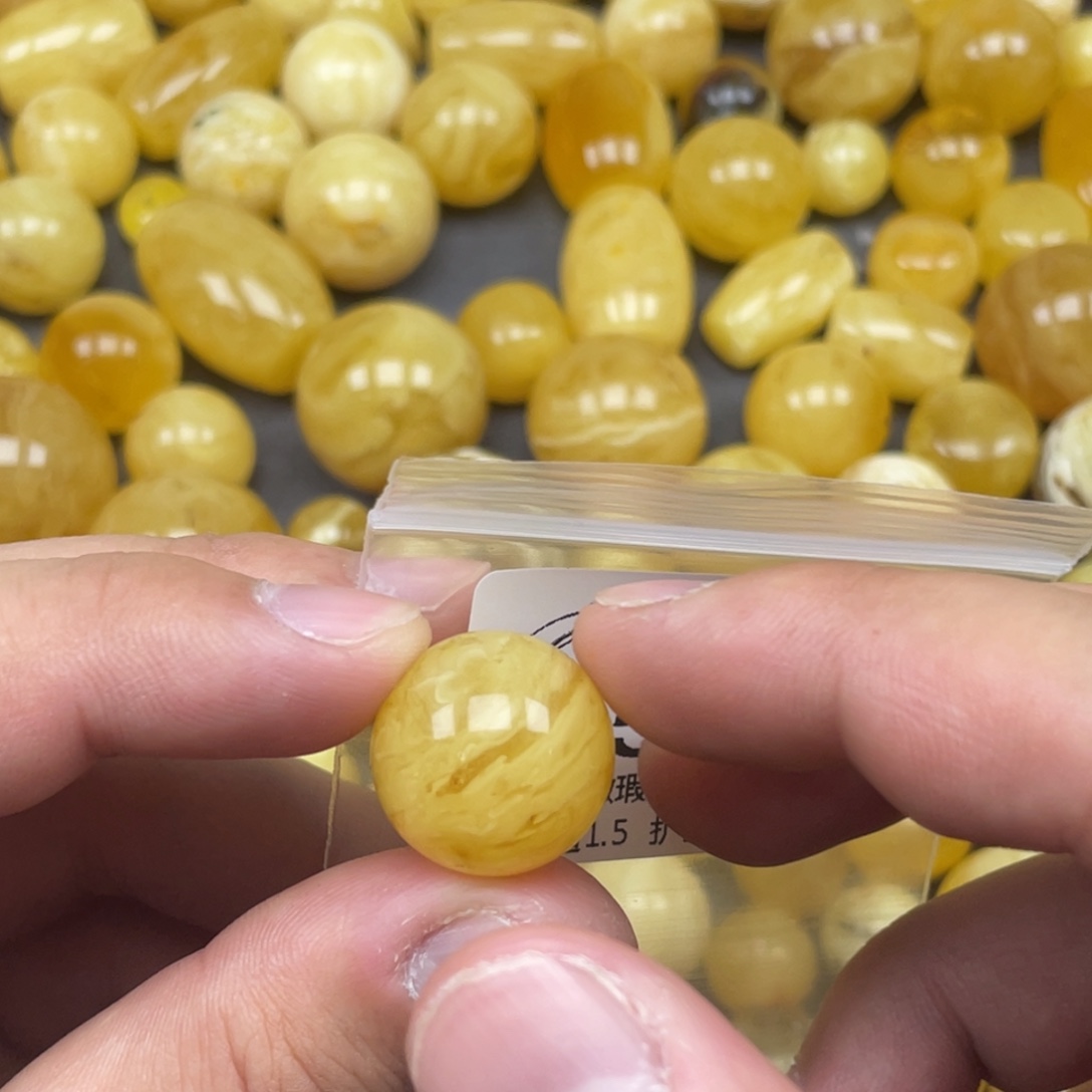 磊***子蜜蜡未镶嵌珠宝奇石