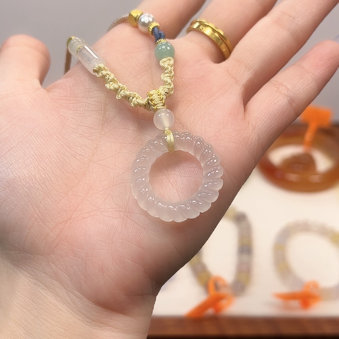 乐****玛瑙/玉髓银S925镶嵌颈饰