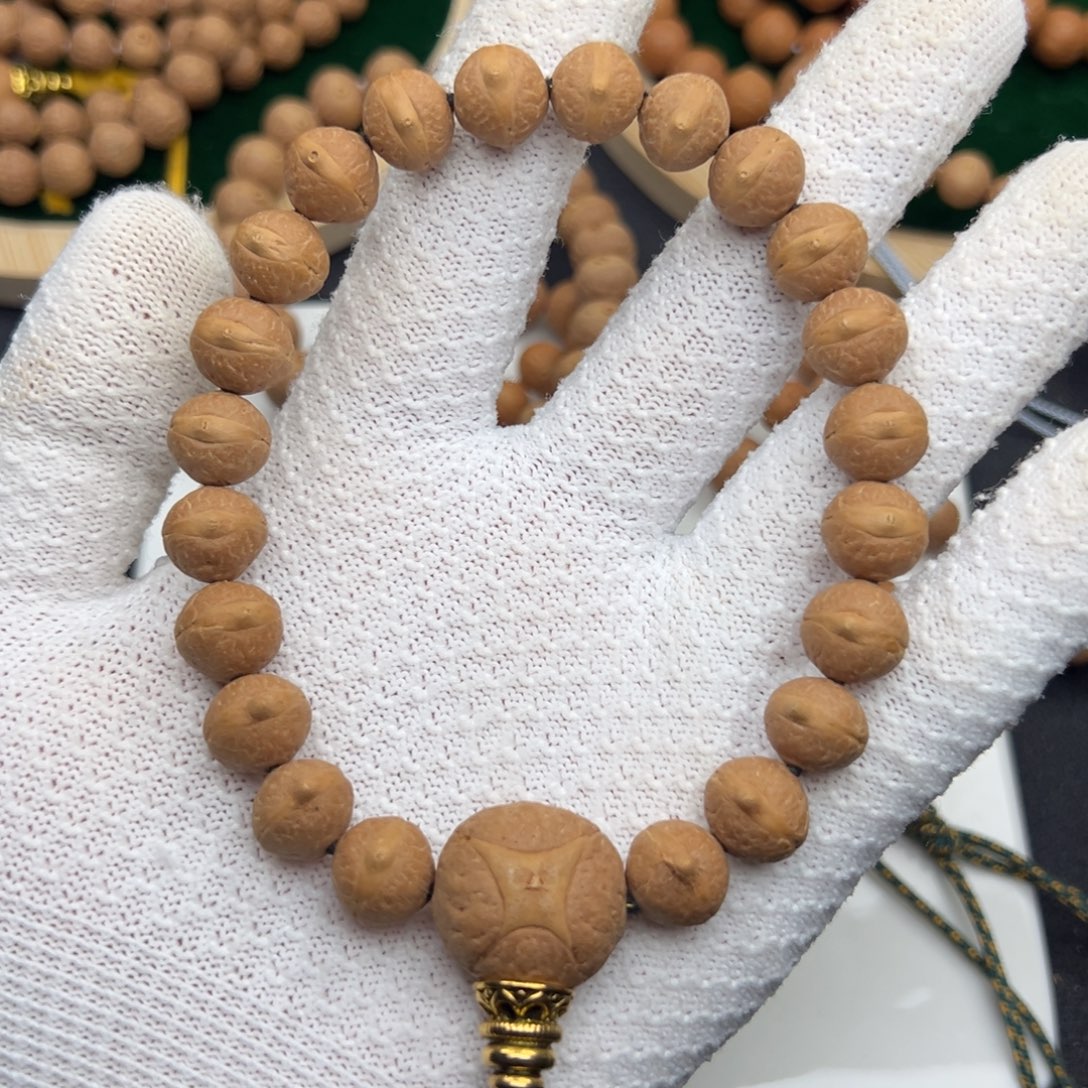 凤眼菩提手串尼泊尔凤眼菩提手串同树实心瑕疵有裂中11左右