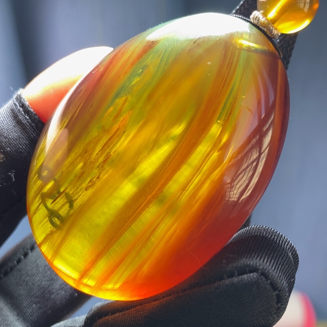 琥珀未镶嵌裸石。。。