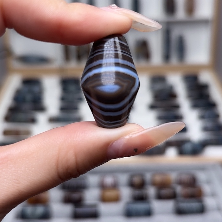 玛瑙/玉髓未镶嵌珠宝奇石