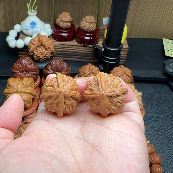 文玩核桃把件南疆石四棱全品