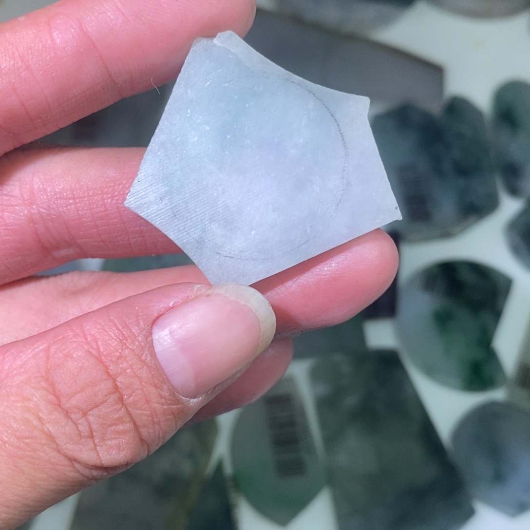 翡翠颈饰未镶嵌翡翠