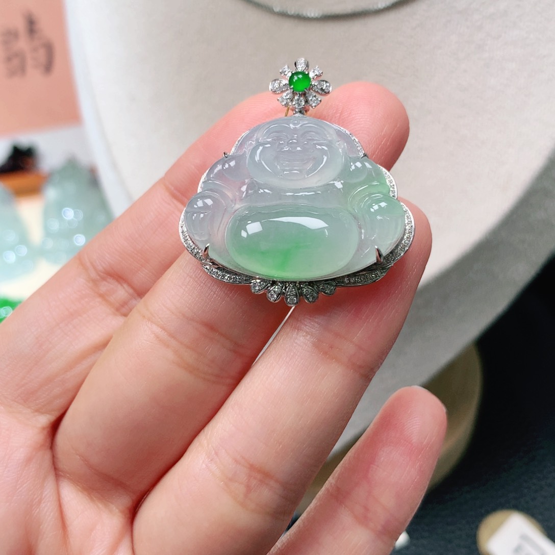 颈饰18K金镶嵌翡翠佛公