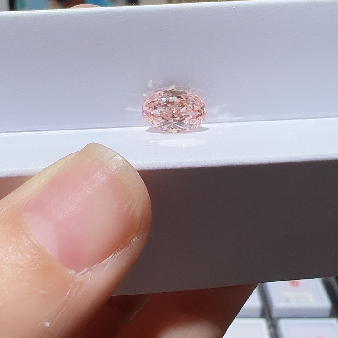 合成钻石裸石1.926ct樱花粉椭圆培育钻