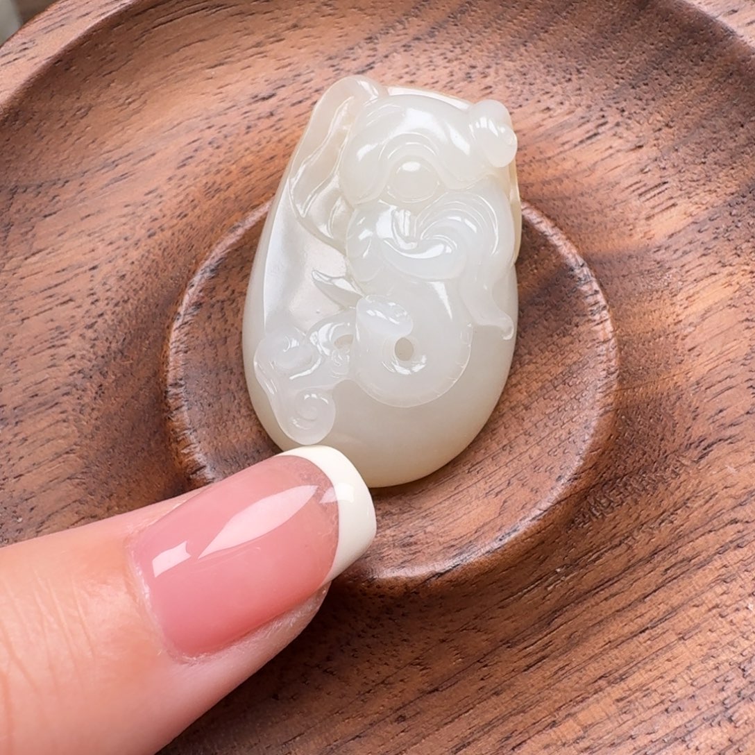 和田玉（子料）未镶嵌颈饰籽料象