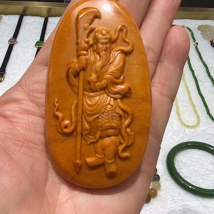 和田玉（糖玉）未镶嵌把件