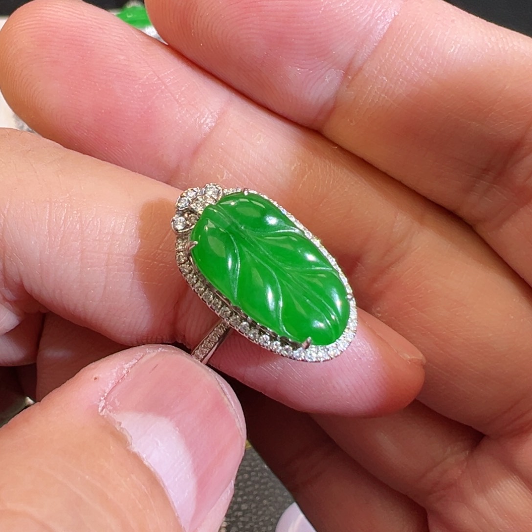 【闪购商品】翡翠吊坠(不含链)18K金镶嵌