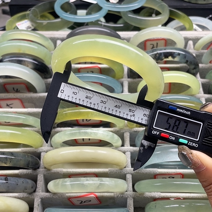 蛇纹石玉未镶嵌手镯5